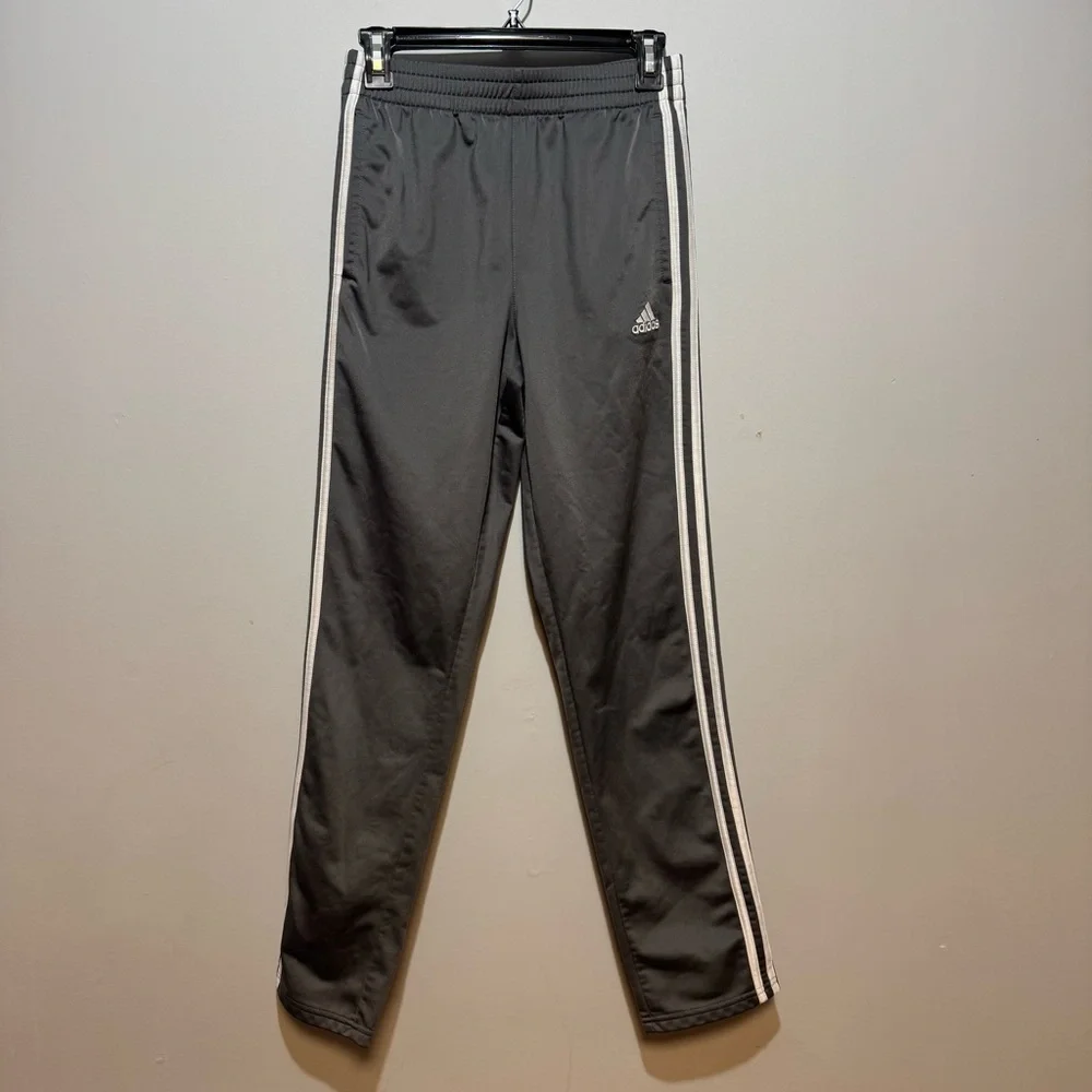 Adidas Boy’s Gray‎ sweatpants with White Stripes. Size L (14-16)